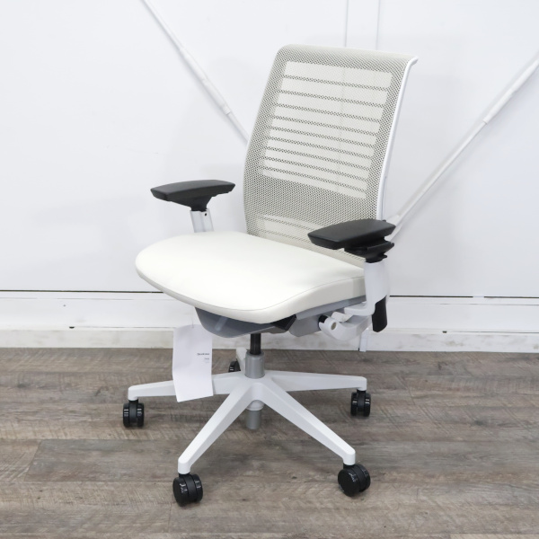 【未使用品】 Steelcase Thinkチェア 3Dニット シーガルフレーム 肘・ランバー付 ココナッツ 465A300 MSA1