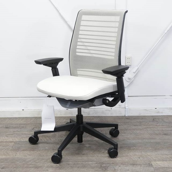 【未使用品】 Steelcase Thinkチェア 3Dニット ブラックフレーム 肘・ランバー付 ココナッツ 465A300 MBA1